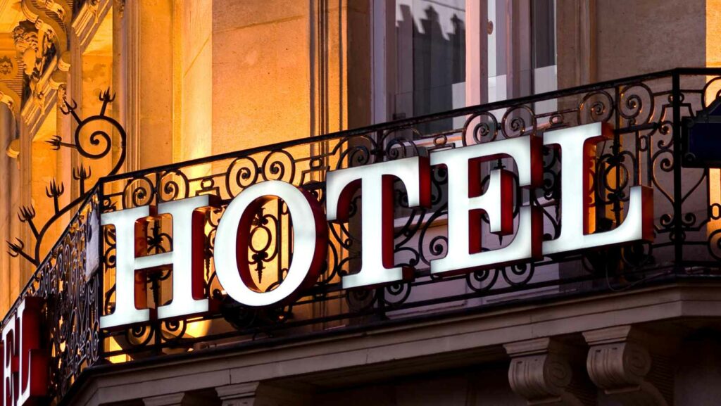 how to invest in a hotel