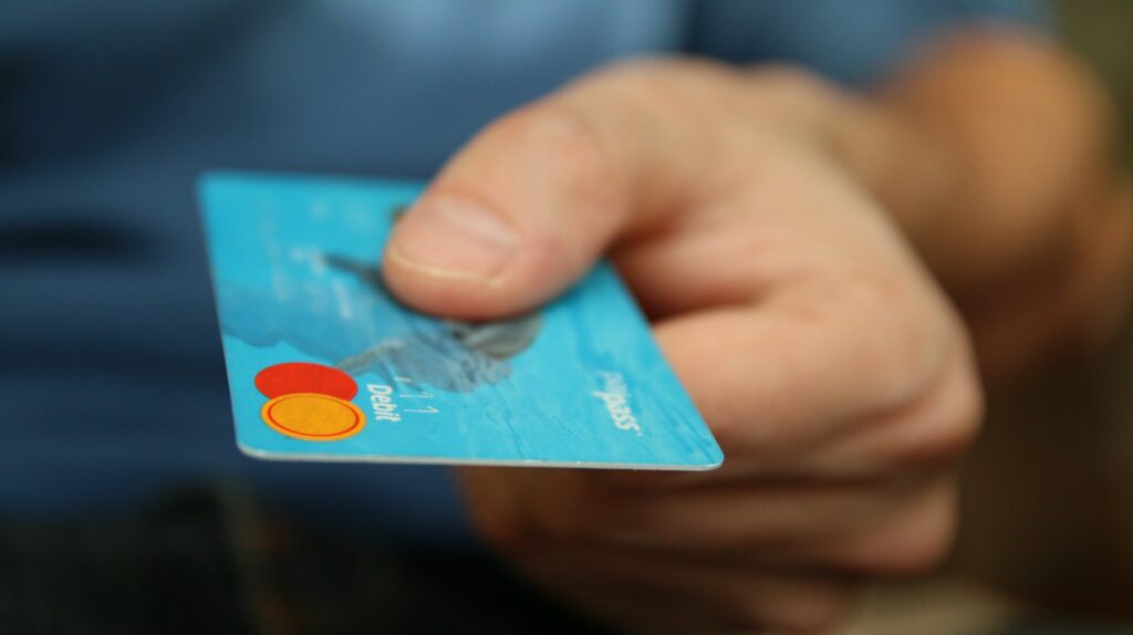 why should you stay away from borrowing up to your credit limit?