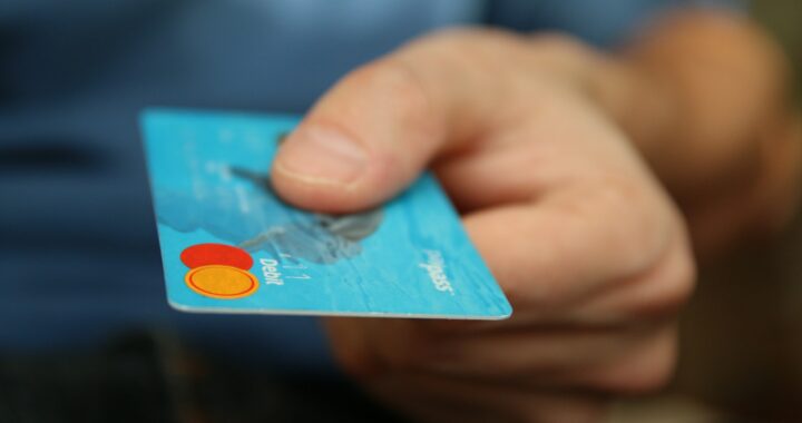 why should you stay away from borrowing up to your credit limit?